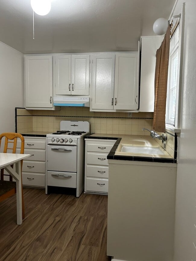 mp2726FifthSt - mp2726FifthSt Apartment