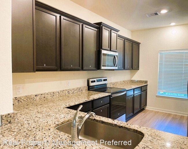 Building Photo - 5 br, 2.5 bath House - 10910 Hillside Cree...