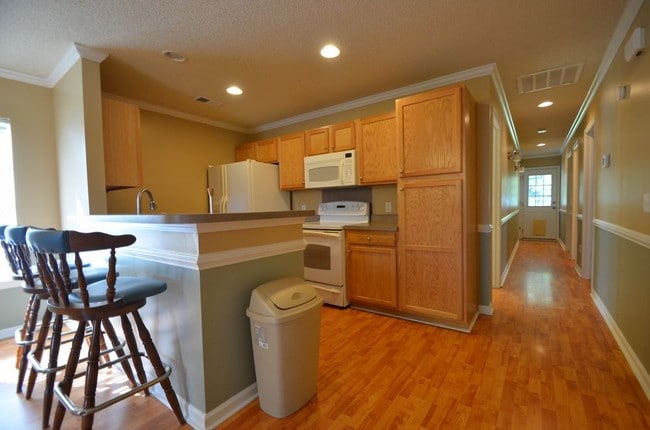 Building Photo - 2054 Robin Wood Blvd