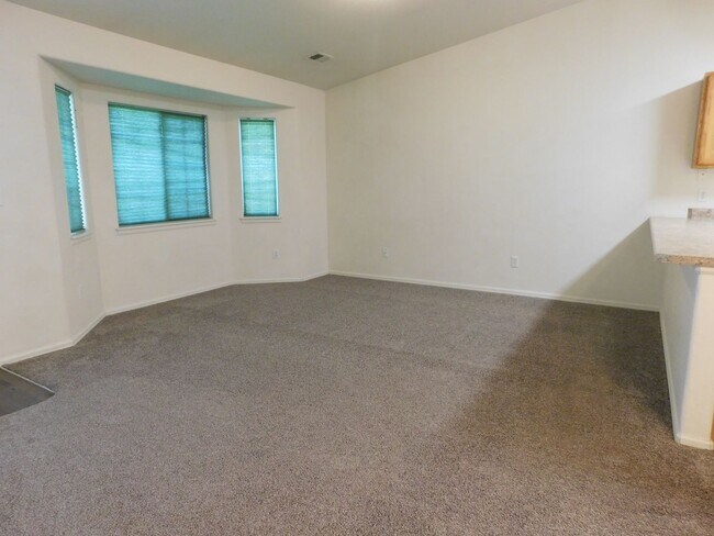 Building Photo - Nice Home in Fruitvale