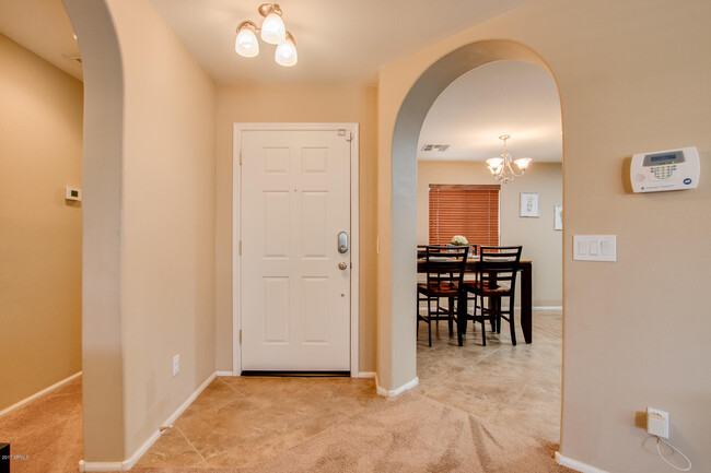 Building Photo - 3847 E Stratford Pl