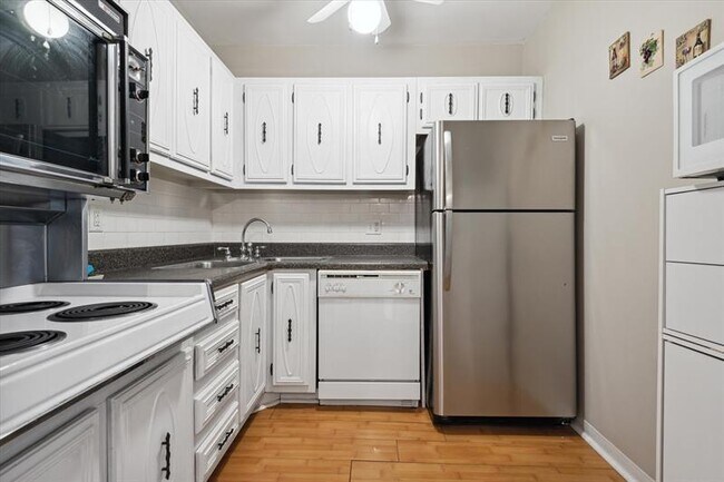 Foto del edificio - 424 N Riverside Dr