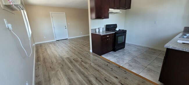 Foto del edificio - 13754 Sherman Way
