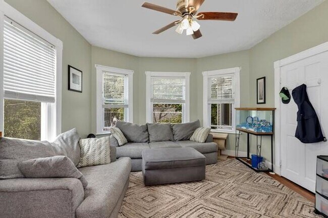 Building Photo - 152-154 Waverly Rd