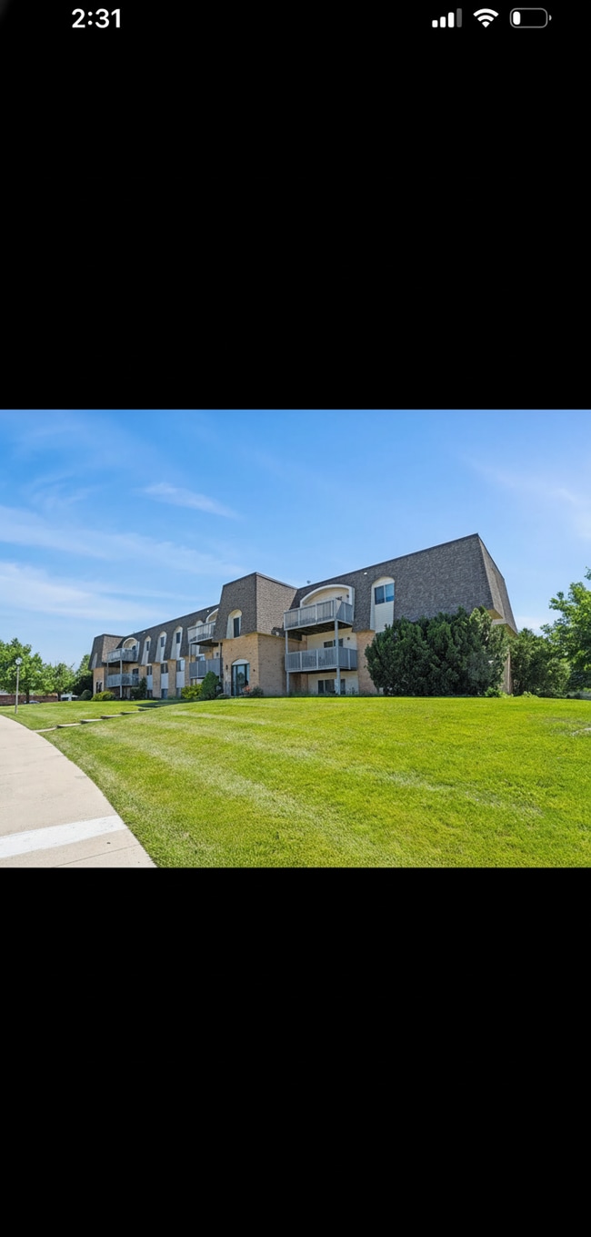 Building Photo - Country Club View