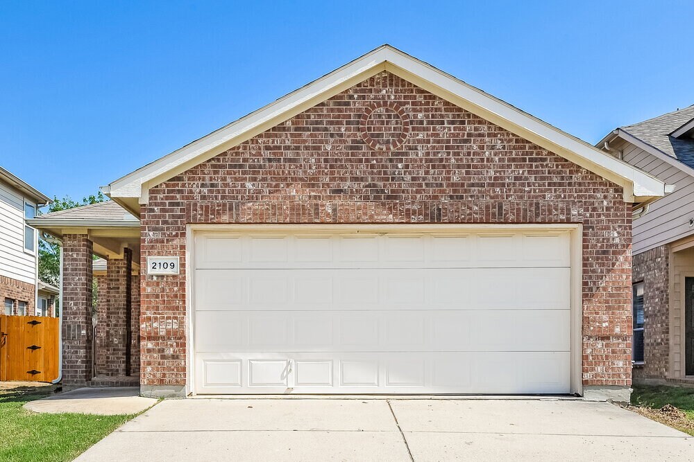 Primary Photo - 2109 Ingrid Ln