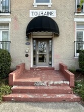 Building Photo - 3020 Colonial Ave