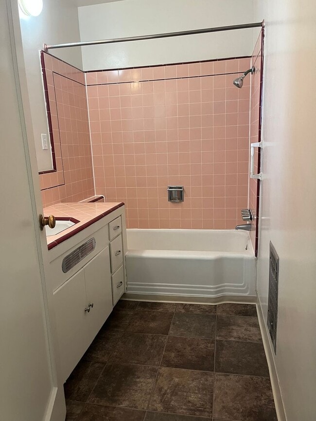 Building Photo - 2908 Sunset Ave