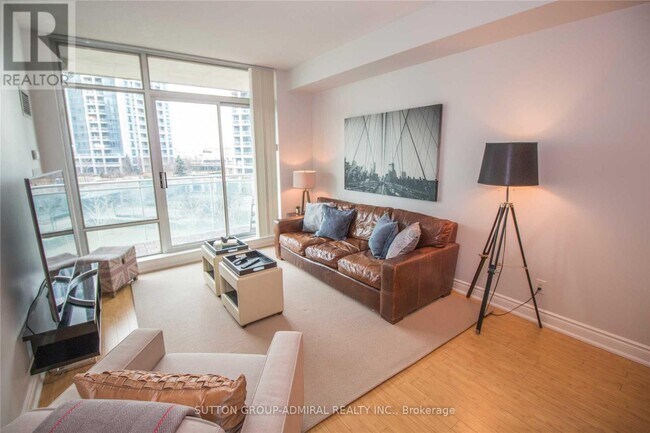 Photo du bâtiment - 5 Marine Parade Dr