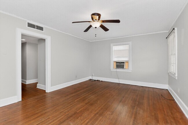 Building Photo - Adorable One Bedroom Apartment in Elizabeth!