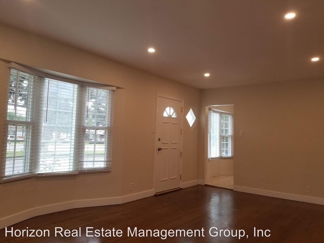 Foto principal - 10519 Crenshaw Blvd