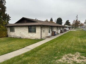 Building Photo - 1005-1005 N Pittsburg St