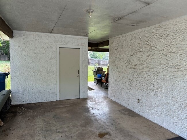 Building Photo - 103 Poco Vista Dr S