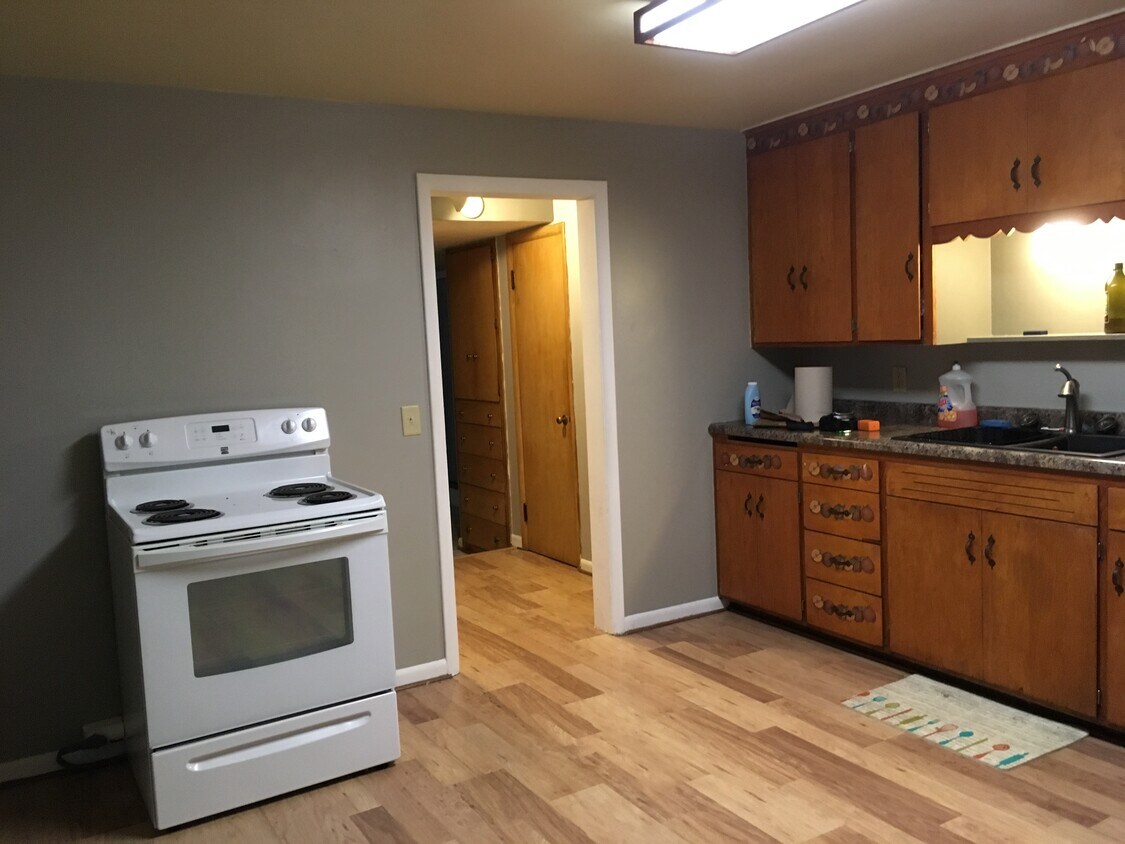 1138 Manitowoc Rd, Menasha, WI 54952 House Rental in Menasha, WI