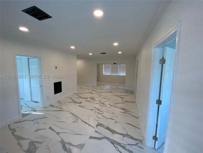 Building Photo - 6367 SW 24th St