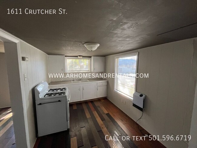 Building Photo - 1611 Crutcher St
