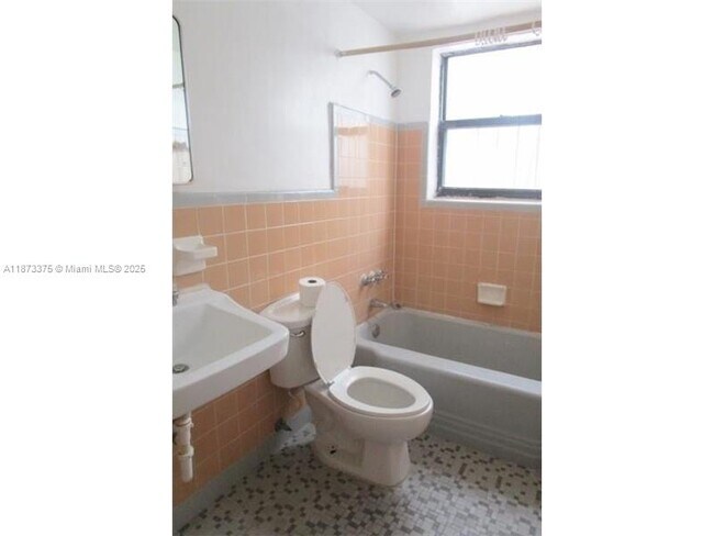 Foto del edificio - 7625 Harding Ave