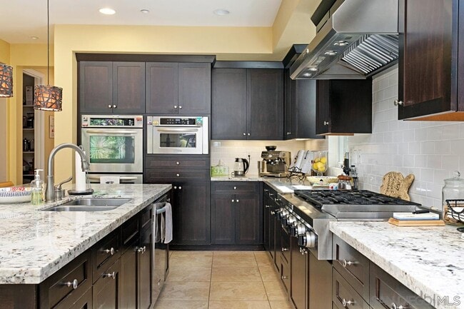 Building Photo - 1938 Sheridan Rd