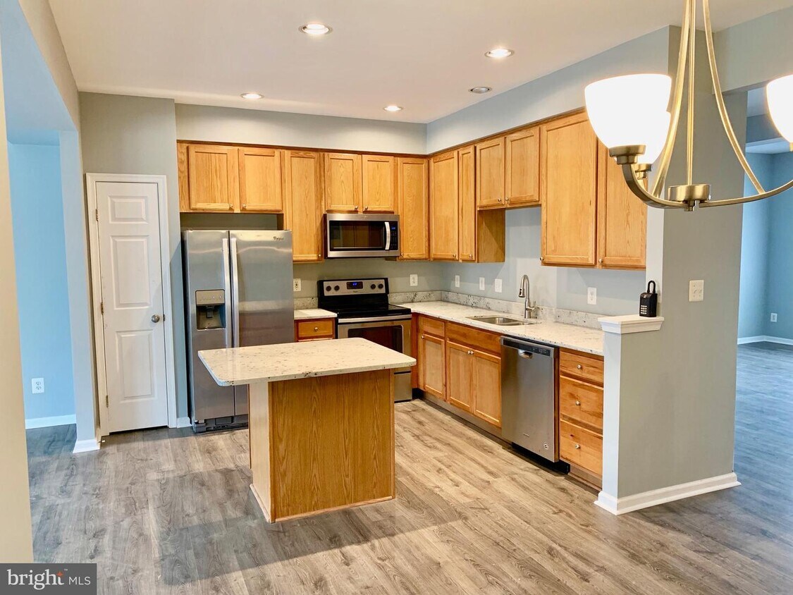 8108 Horseshoe Cottage Cir, Lorton, VA 22079 Townhouse for Rent in