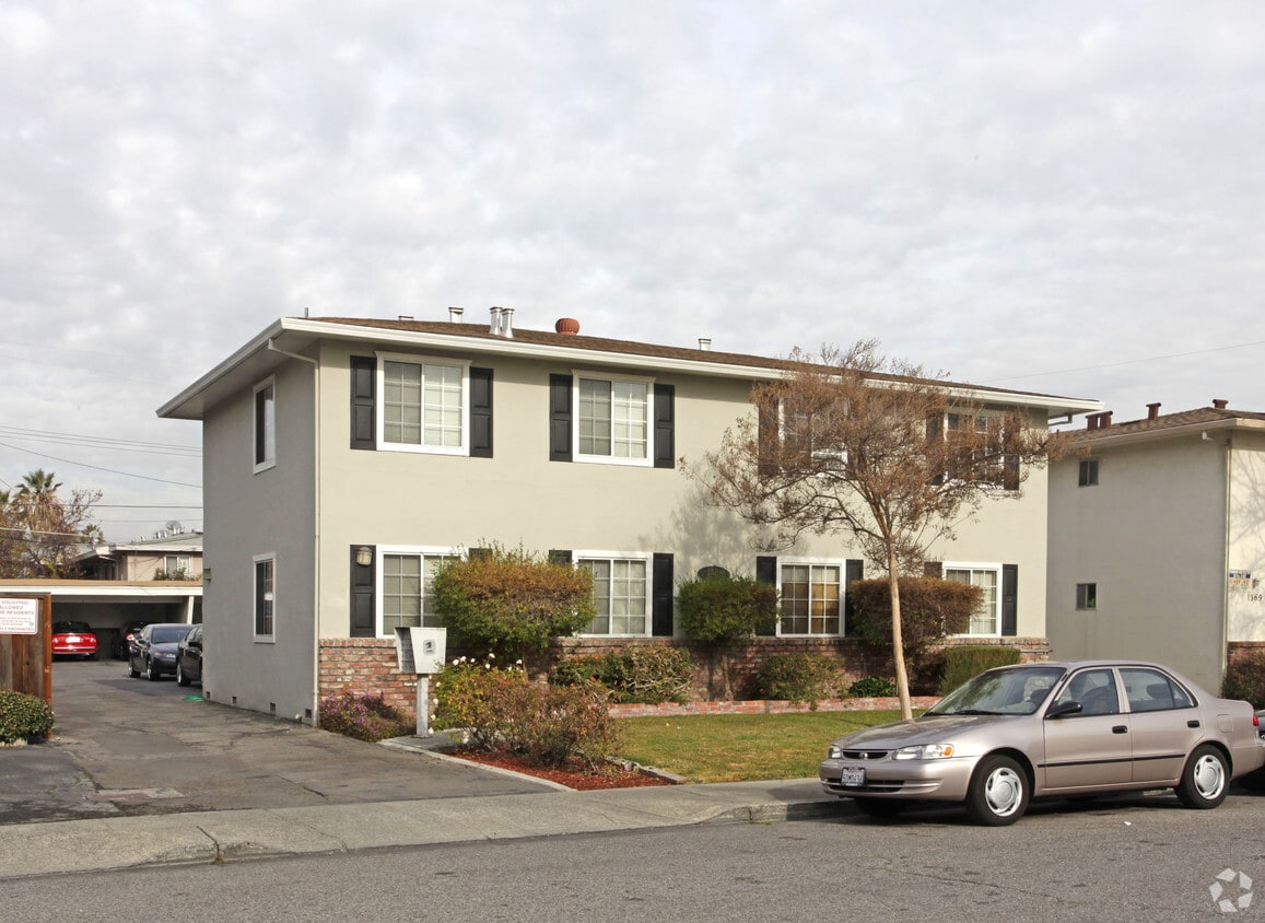 Building Photo - 1379 Reeve St