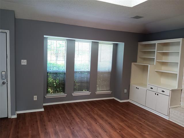 Foto del edificio - 2742 E Wentwood Dr