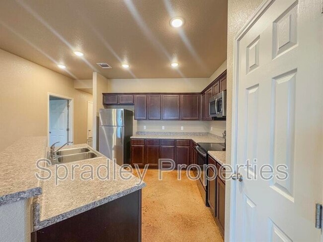 Building Photo - 927 Laila Ln