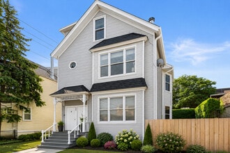 Building Photo - 1549 W Barry Ave