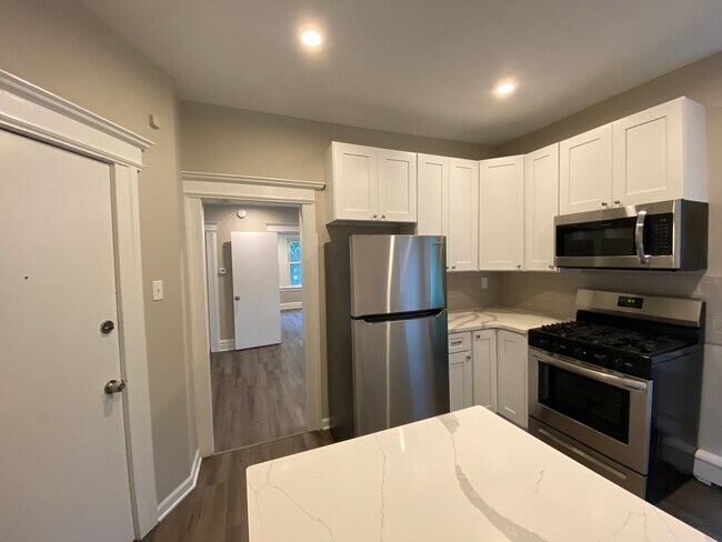 Kitchen - 174 Glenwood Ave