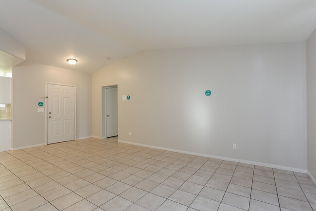Building Photo - 477 Wright Way