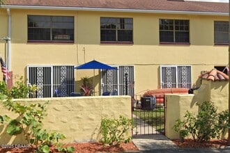 Building Photo - 216 Glenview Blvd