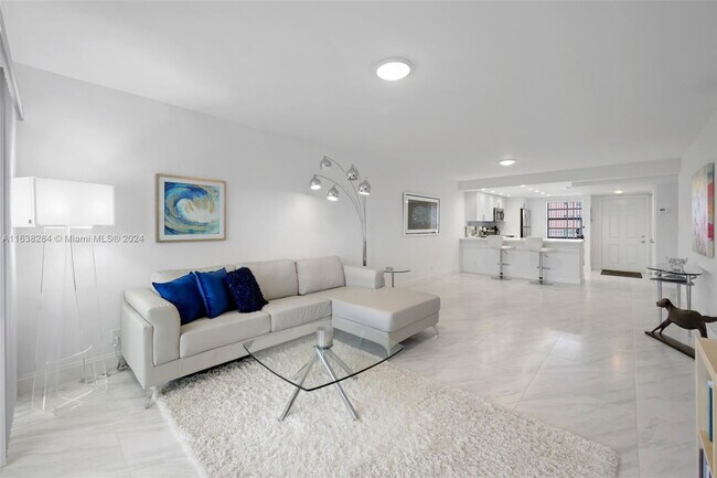 Foto del edificio - 1401 N Riverside Dr