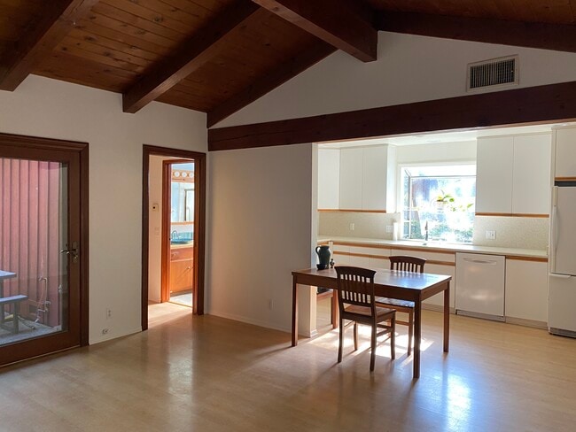 Building Photo - 554 Paige Ln