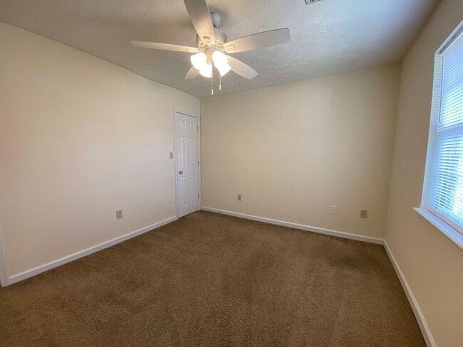 Foto del edificio - PRE-LEASING FOR AUGUST 2026!