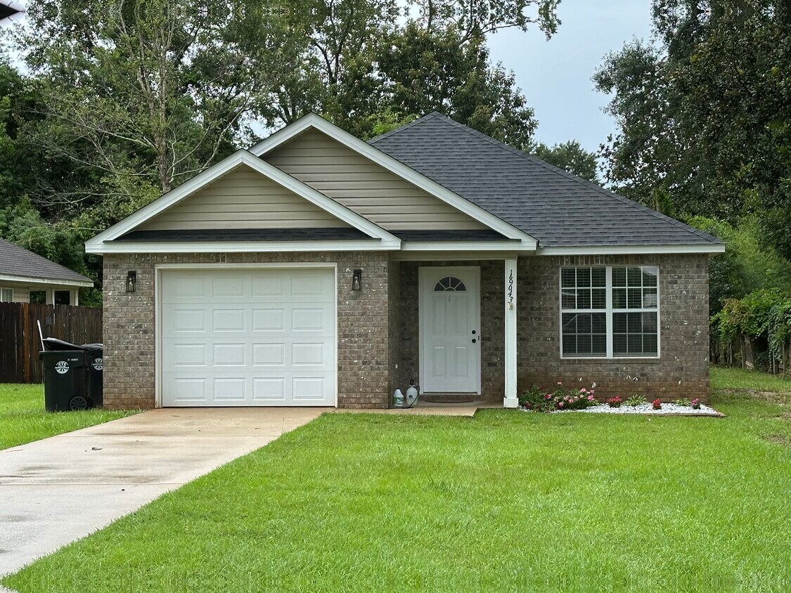 Foto principal - 18643 E Hammond St