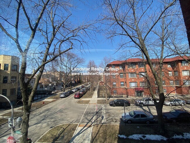 Foto del edificio - 4825 N Albany Ave