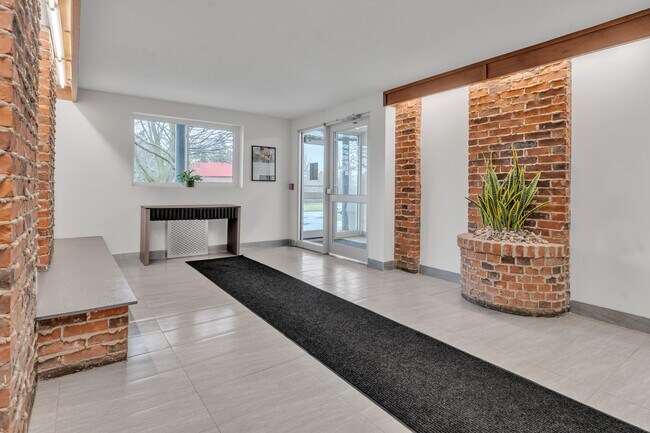 Photo du bâtiment - Frontenac Arms Apartments