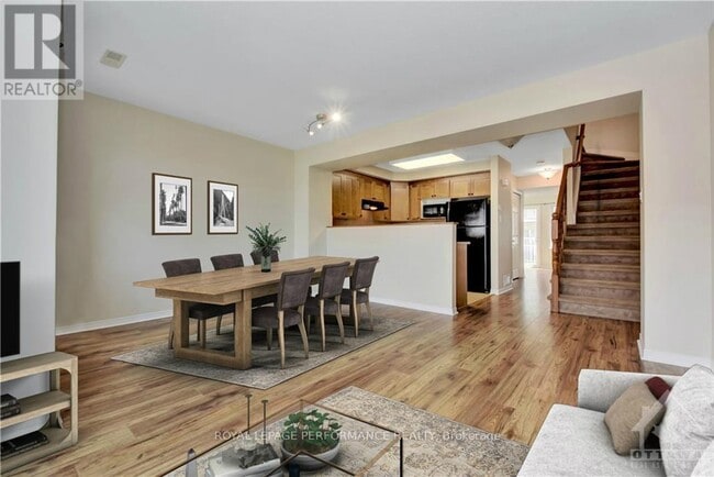 Building Photo - 125 Windswept Private