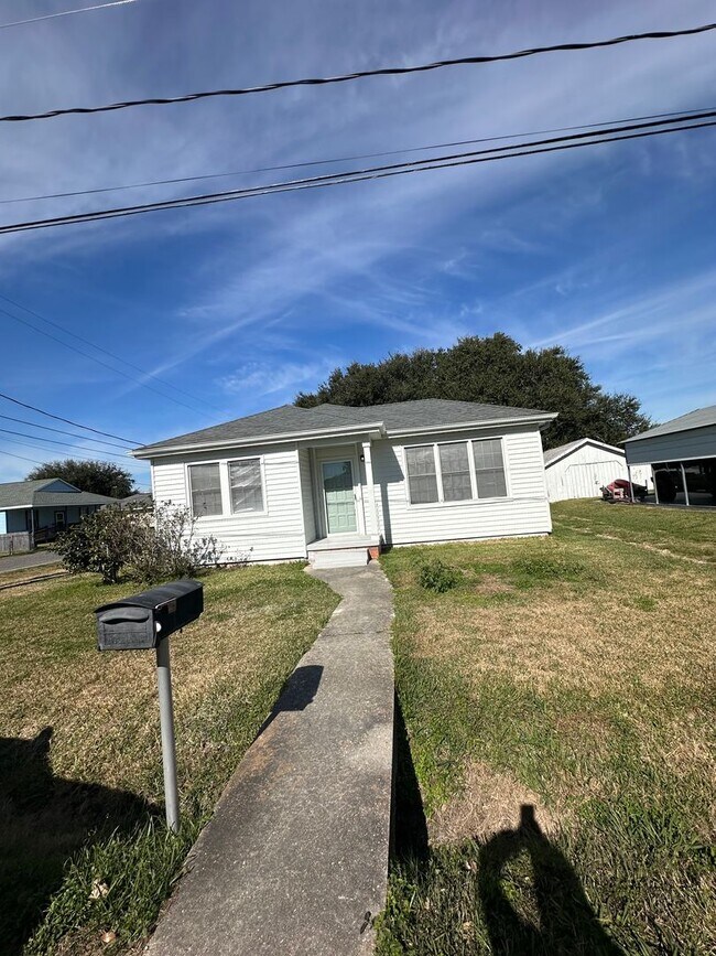 Foto del edificio - Luxury in Lockport-Newly Remodelled 4 Bedroom 2 Bath