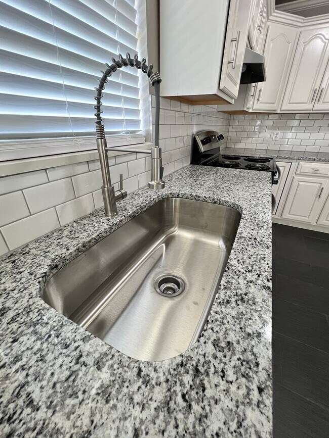 Foto del edificio - 6408 NW Oak Ave