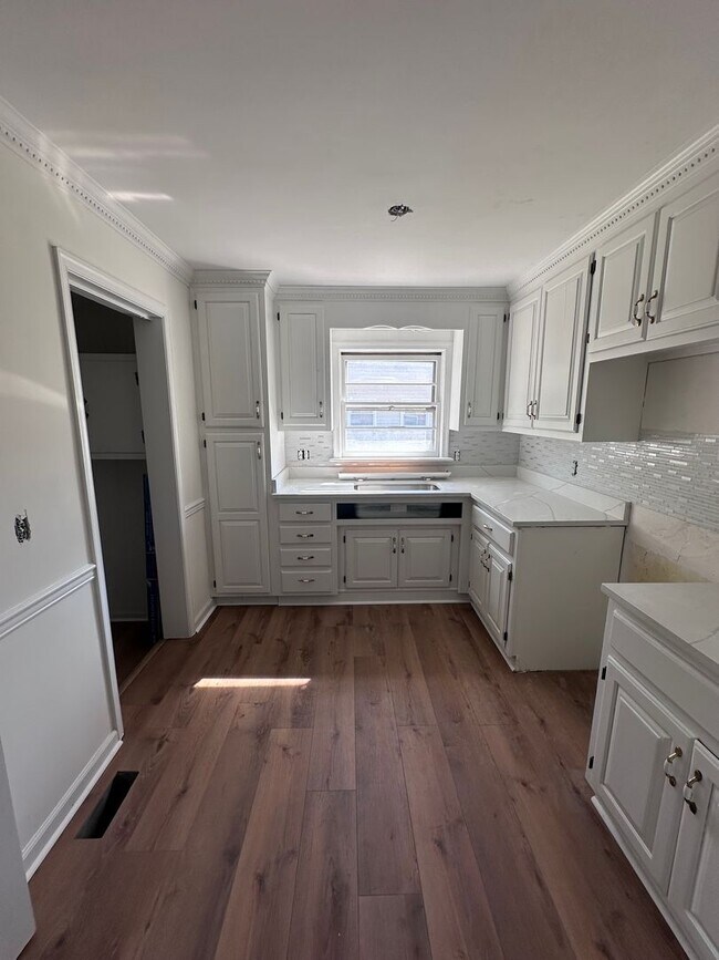 Building Photo - House for Rent