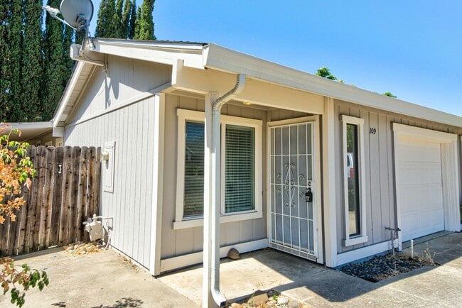 Building Photo - Spacious 2-Bed Duplex with Private Backyar...