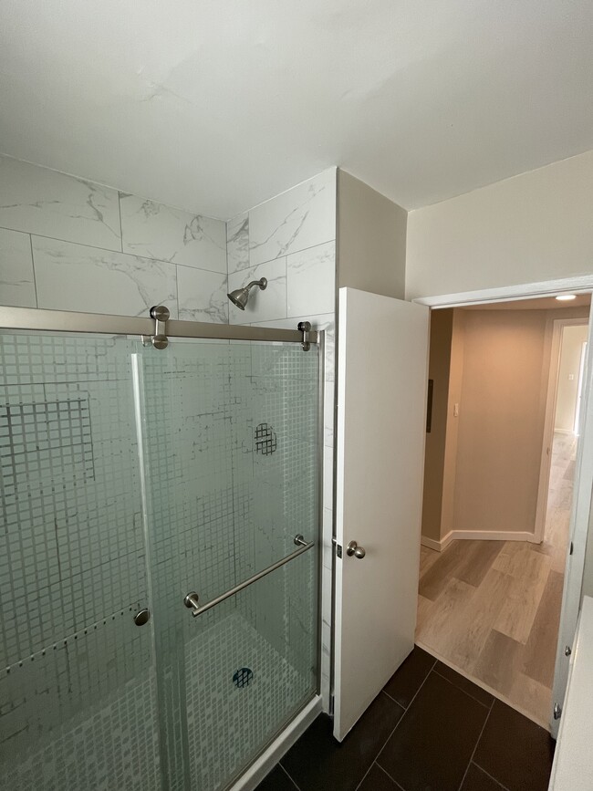 Building Photo - 969 Larrabee St