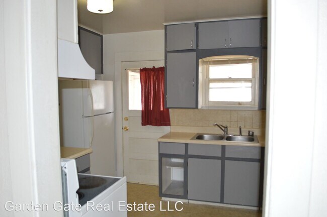 Building Photo - 3 br, 1 bath House - 211 E K