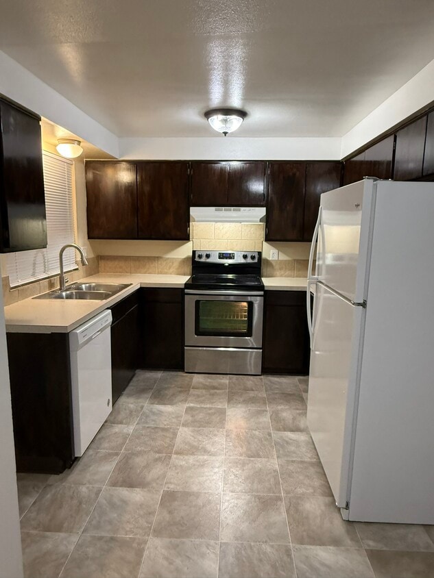Comfy Kitchen - 2403 s kimball ave