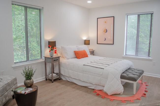 Building Photo - Woodland Country Apartments