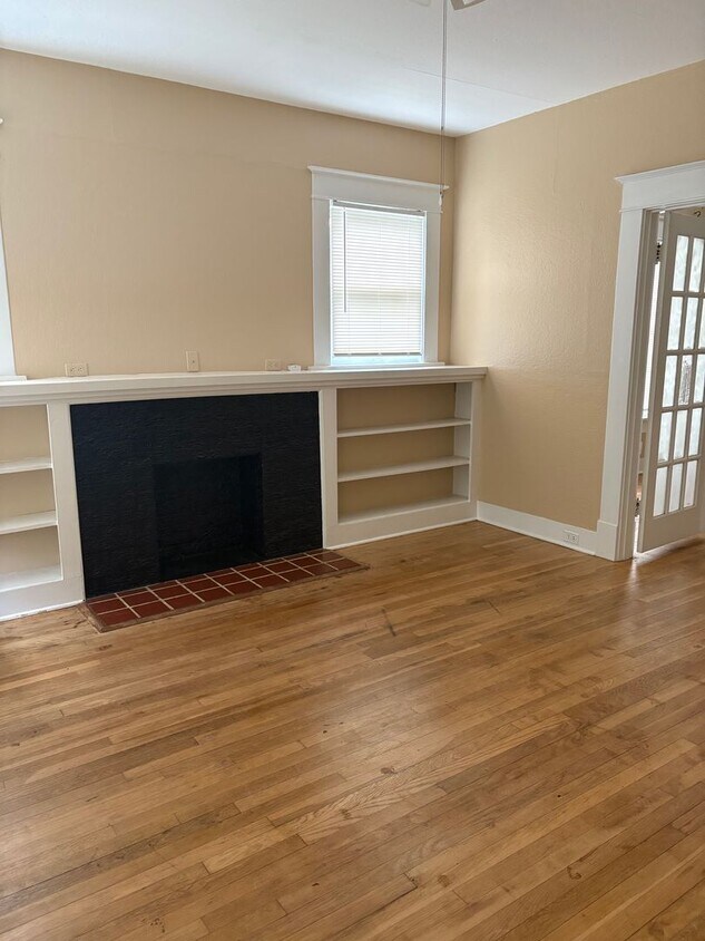 Building Photo - Great Highland Condo