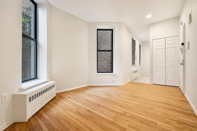 Building Photo - 953 Amsterdam Ave