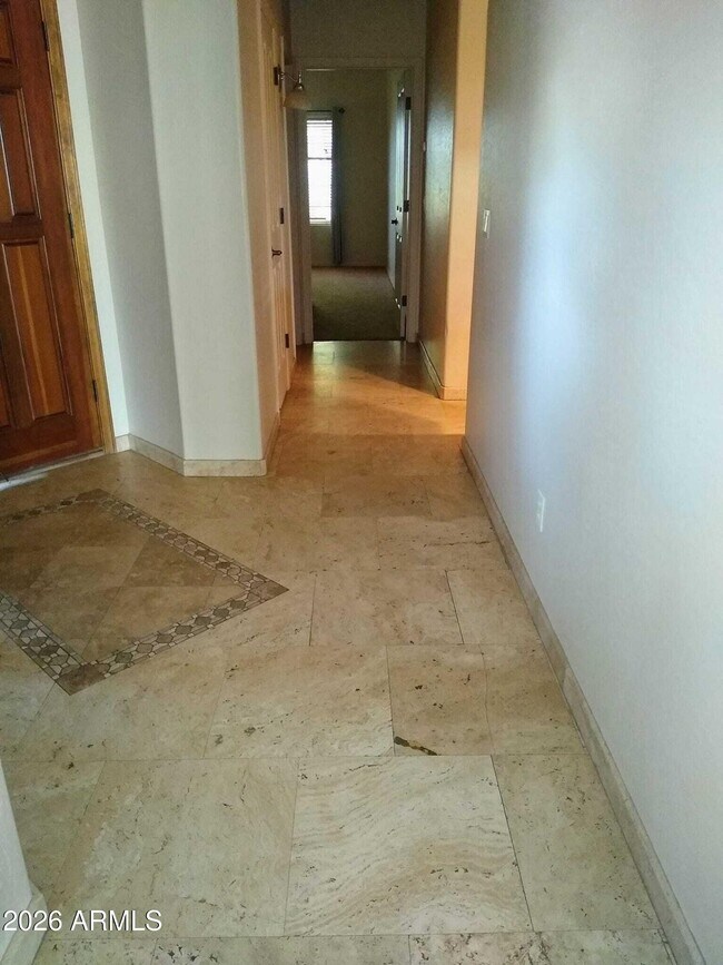 Foto del edificio - 242 N Pima Rd