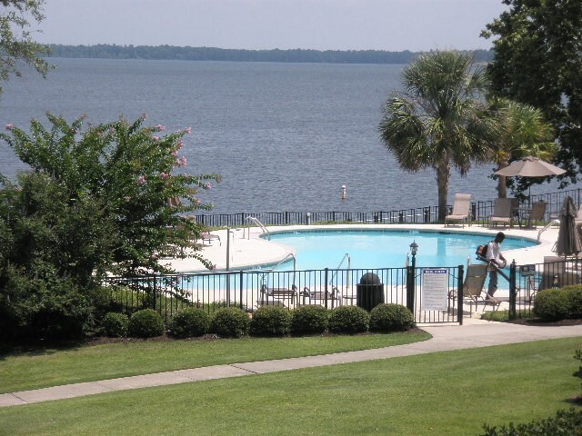 Foto del edificio - 613 Ballard Ln