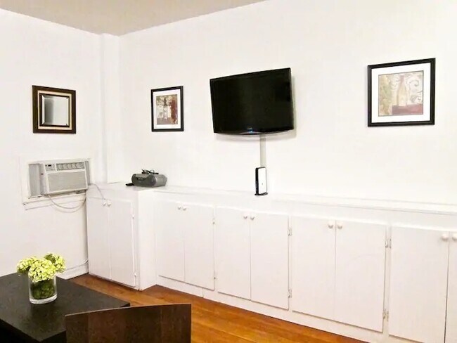 Foto del edificio - 448 E 87th St